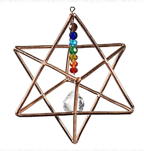 Les cristaux de guérison Merkabah aident à activer votre corps astral (ou léger) et à connecter son énergie à votre corps physique, favorisant ainsi la guérison et le réveil spirituel. Le mot Merkabah se compose de trois syllabes, connues de l'Egypte ancienne: Mer-light, Ka-spirit en Bah-soul.